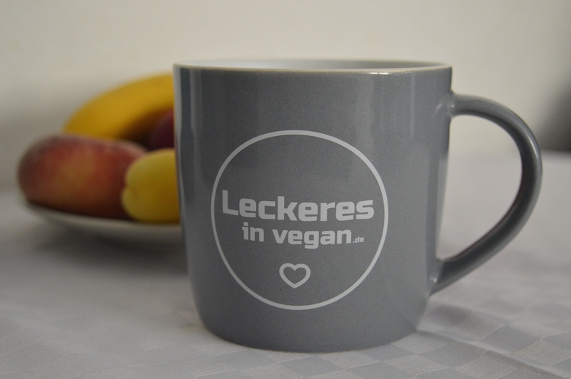 Tassen und Schürzen von „Leckeres in vegan“