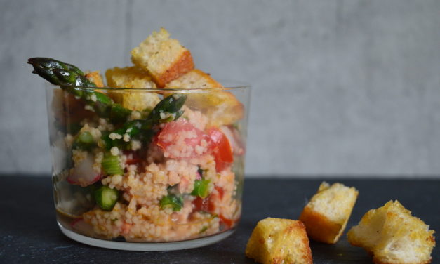 Spargel-CousCous-Salat mit selbstgemachten Croutons